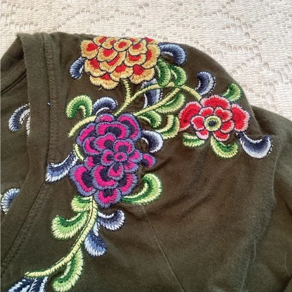 JWLA Olive Knit Tee with Embroidery - Picture 3 of 6